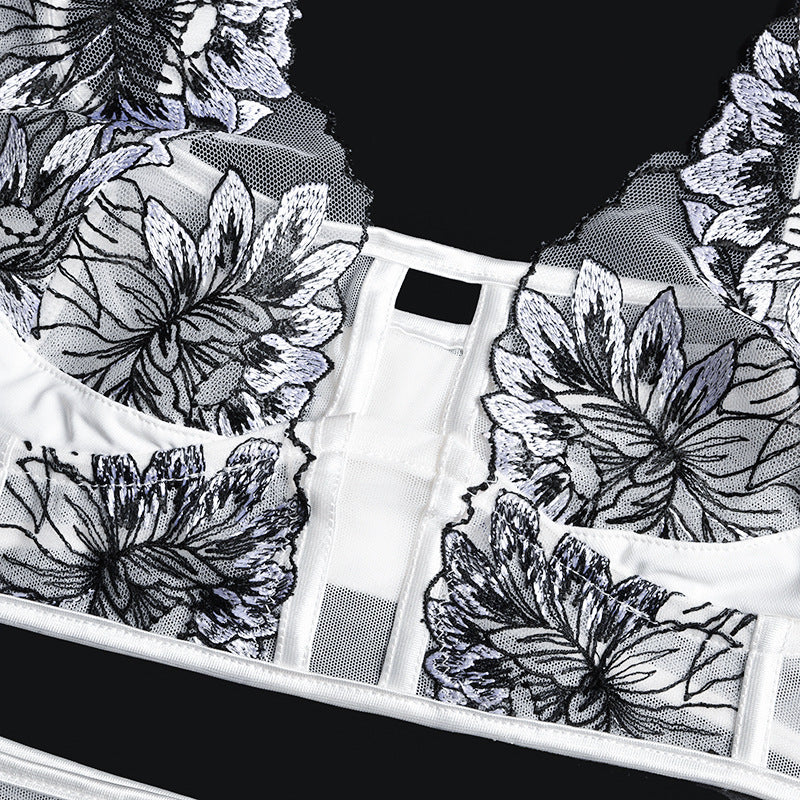 Embroidered Lace Can Be Worn On Top